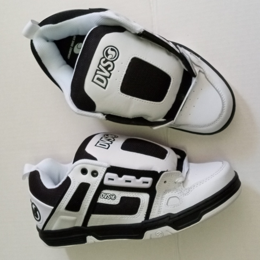 Comanche Black white black leather DVS